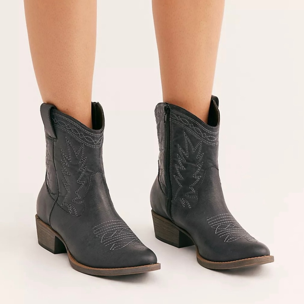 Matisse Vegan Ranch Boot Size 7 - worn once, near perfect condition